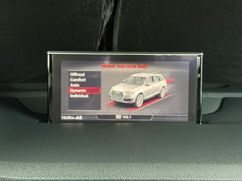 Used 2017 Audi Q7 3.0T Prestige w/ Prestige Package image 61