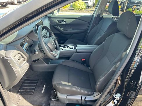 Used 2025 Nissan Rogue S AWD/4WD image 13