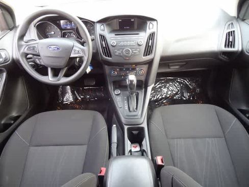 Used 2016 Ford Focus SE FWD image 12