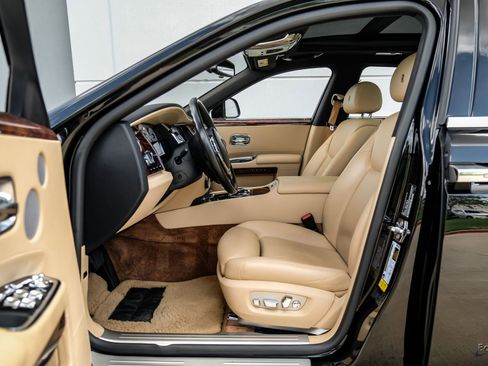 Used 2017 Rolls-Royce Ghost RWD image 41