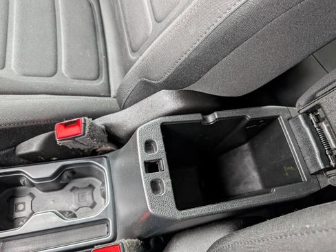 Used 2018 Jeep Renegade Latitude w/ UConnect 8.4 Nav Group image 28