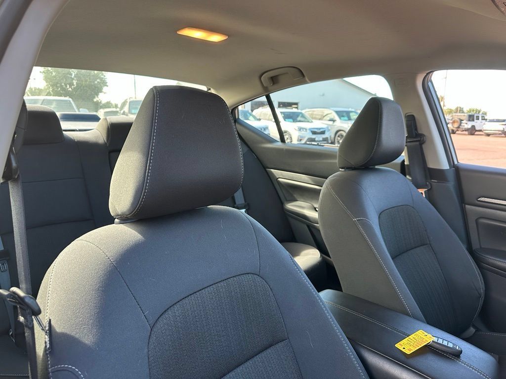 Used 2025 Nissan Altima 2.5 SV AWD/4WD image 30
