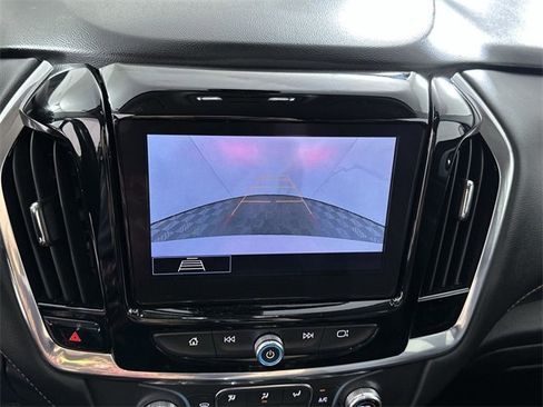 Used 2021 Chevrolet Traverse LT image 15