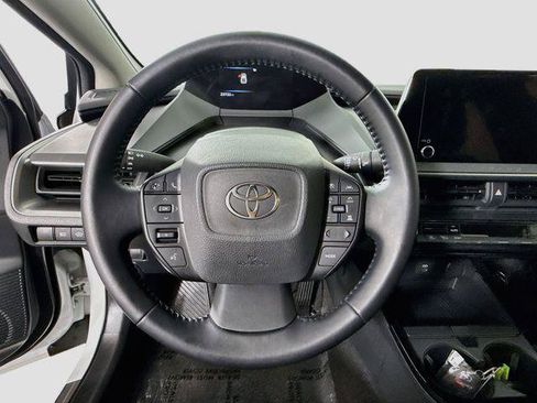 Certified 2025 Toyota Prius LE FWD image 13