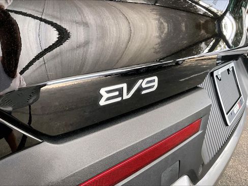 Used 2024 Kia EV9 Light Long Range RWD image 9