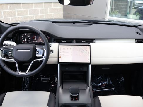 Certified 2025 Land Rover Discovery Sport Dynamic SE AWD/4WD image 25