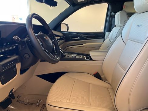 Certified 2024 Cadillac Escalade Premium Luxury AWD/4WD image 15