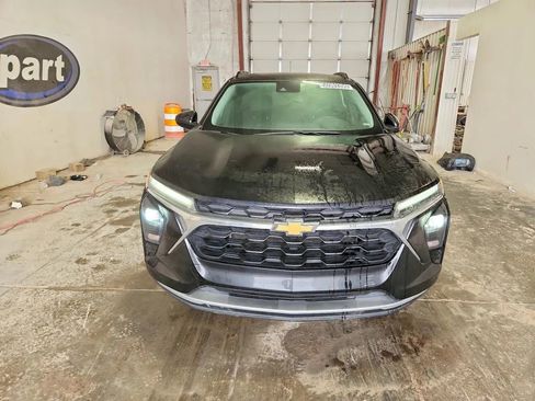 Used 2025 Chevrolet Trax LT FWD image 5