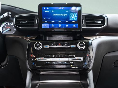 Used 2022 Ford Explorer Limited w/ Class IV Trailer Tow Package image 15