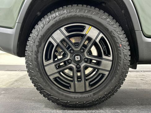 Used 2024 Rivian R1T Adventure AWD/4WD image 12
