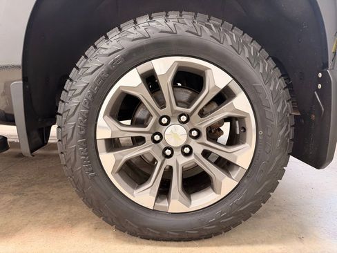 Used 2022 Chevrolet Silverado 1500 High Country w/ Z71 Off-Road Package image 12