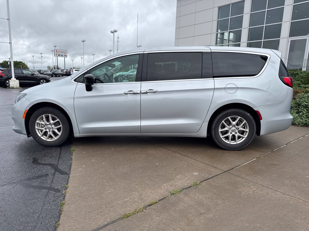 Used 2024 Chrysler Voyager LX FWD image 8