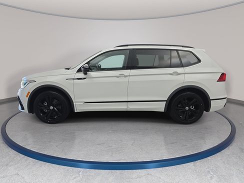 Certified 2024 Volkswagen Tiguan SE R-Line FWD image 8