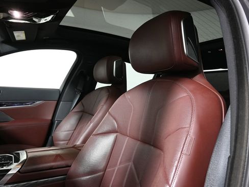 Used 2024 BMW 760i xDrive image 4