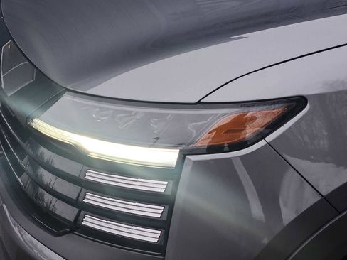 Certified 2025 Nissan Kicks SV w/ Illumination Package image 9