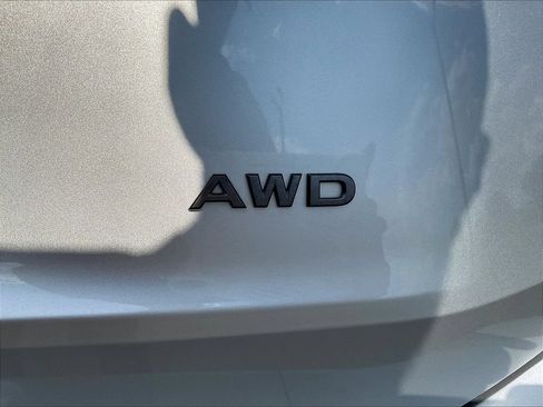 Used 2024 Nissan Rogue S AWD/4WD image 24