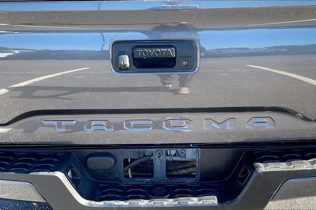 Used 2020 Toyota Tacoma SR w/ SR Convenience Package RWD image 8
