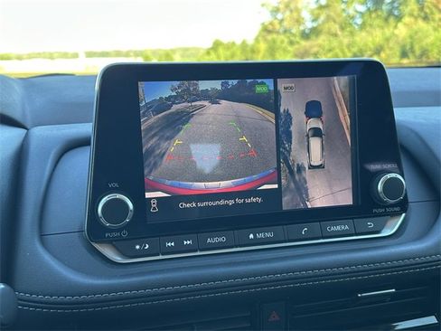 Used 2021 Nissan Rogue SV w/ Premium Package image 29