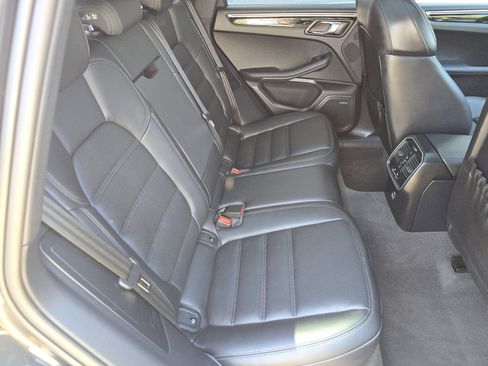 Certified 2026 Porsche Macan AWD/4WD image 19
