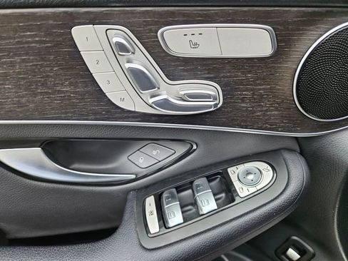 Used 2020 Mercedes-Benz GLC 300 4MATIC image 27