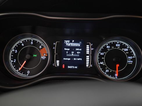 Used 2019 Jeep Cherokee Latitude Plus w/ Cold Weather Group FWD image 27