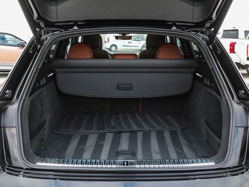 Used 2022 Audi e-tron Premium Plus w/ Premium Plus Package image 28