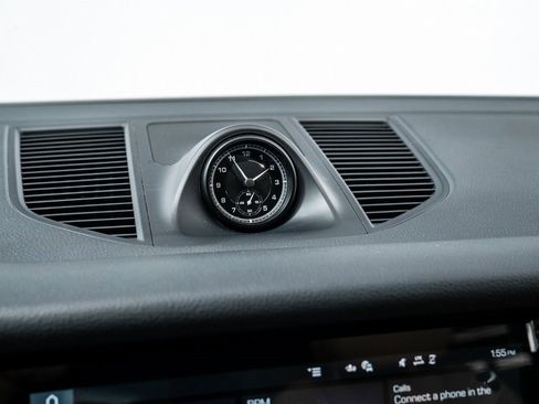 Used 2025 Porsche Macan image 16