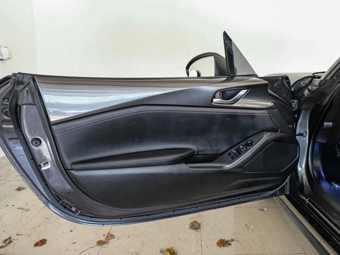 Used 2019 MAZDA MX-5 Miata RF Grand Touring image 35