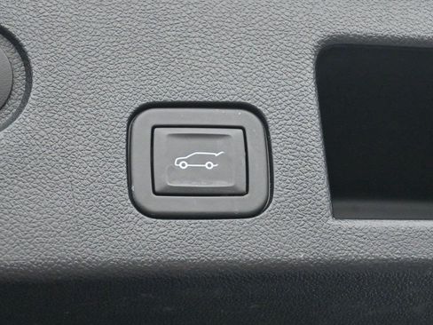 Used 2025 Chevrolet Equinox RS w/ Safety and Technology Package FWD image 10