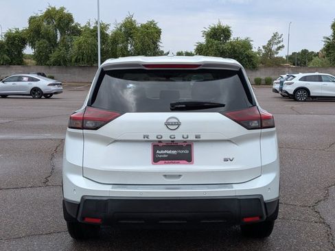 Used 2024 Nissan Rogue SV FWD image 6