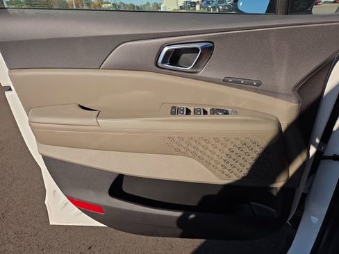 New 2026 Kia Carnival SX image 9