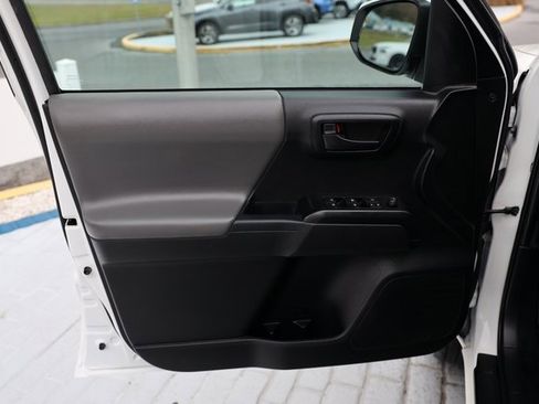 Used 2022 Toyota Tacoma SR image 11