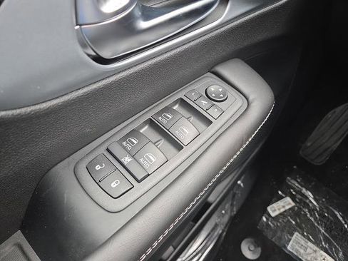 New 2026 Chrysler Pacifica Limited w/ Trailer Tow Group image 31