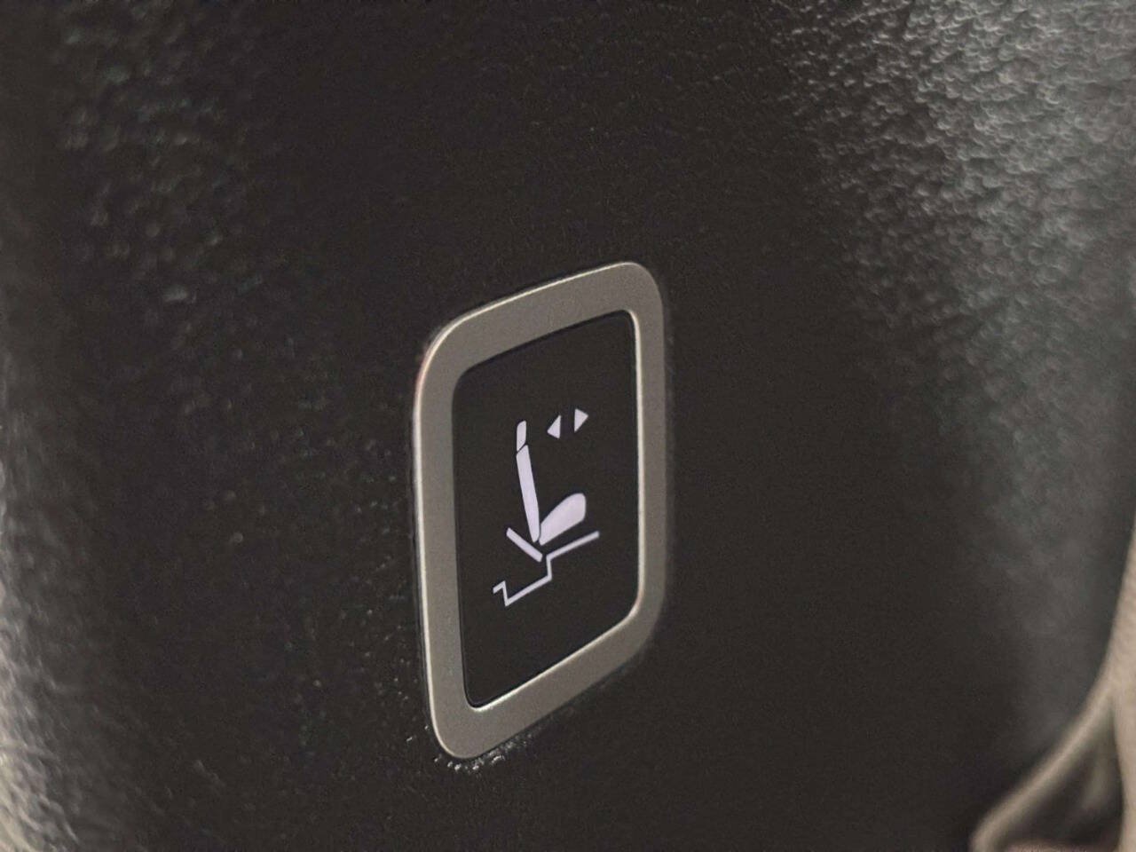 Used 2021 Chrysler Voyager Lxi FWD image 22