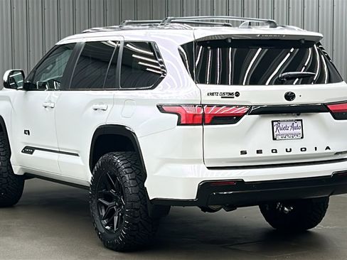 Used 2025 Toyota Sequoia Platinum image 3
