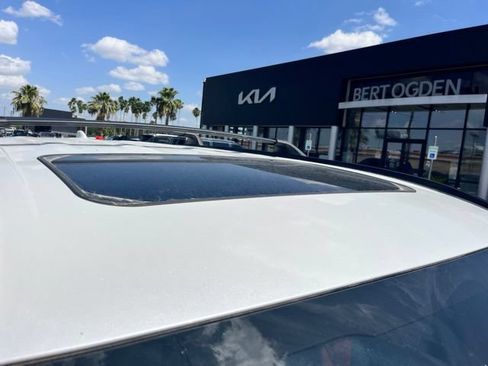 Used 2024 Toyota Highlander XSE FWD image 7