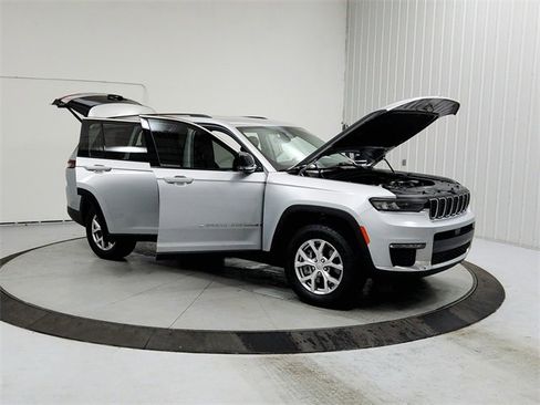 Used 2022 Jeep Grand Cherokee L Limited image 9