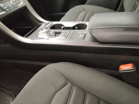 Used 2019 Ford Fusion SE FWD image 26