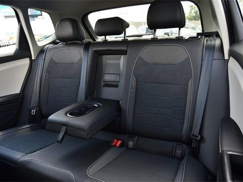 New 2025 Volkswagen Taos SE image 21