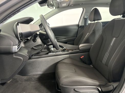 Certified 2024 Hyundai Elantra SEL w/ Convenience Package FWD image 11