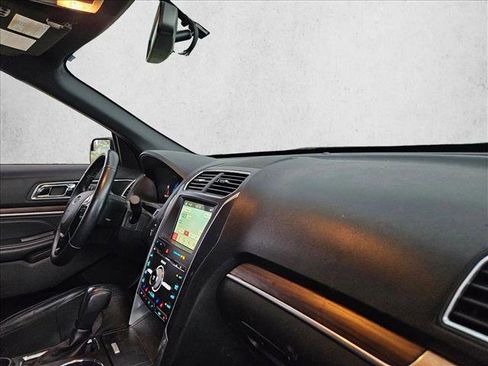 Used 2018 Ford Explorer Limited image 23
