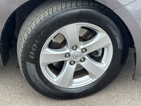 Used 2014 Toyota Sienna LE image 26