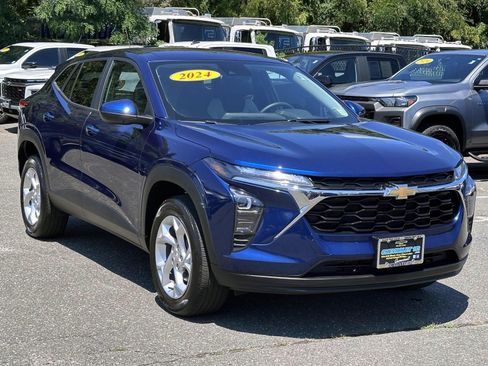 Used 2024 Chevrolet Trax LS w/ LS Convenience Package FWD image 5