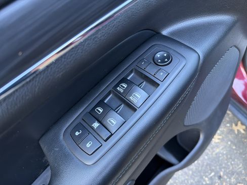 Used 2019 Jeep Grand Cherokee Limited image 15