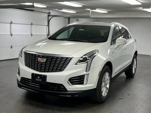 New 2025 Cadillac XT5 Luxury image 1