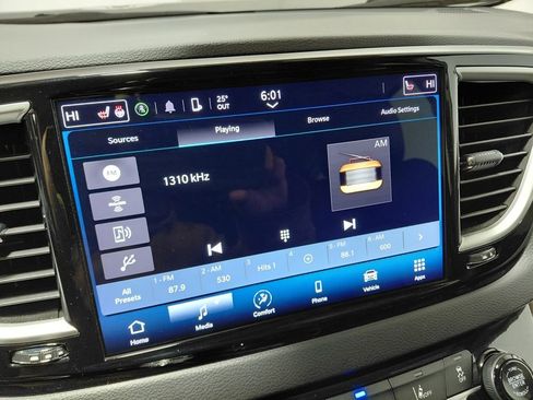 Certified 2024 Chrysler Pacifica Touring-L image 37