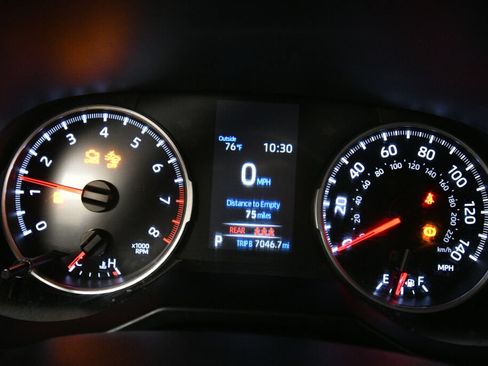 Used 2022 Toyota RAV4 LE AWD/4WD image 13