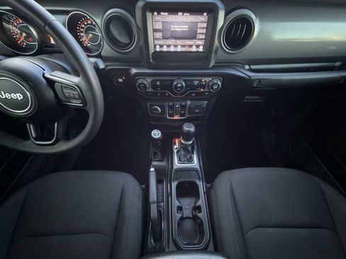 Used 2023 Jeep Gladiator Sport AWD/4WD image 16