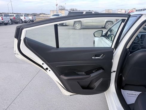 Used 2024 Nissan Altima 2.5 SR image 10