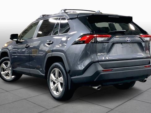 Used 2021 Toyota RAV4 XLE Premium image 11